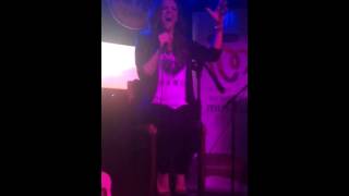 Merche "Mentira" acústico cadena 100