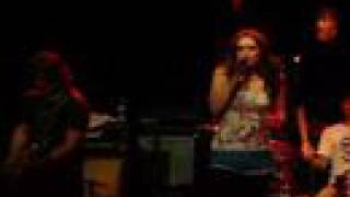 Skye Sweetnam Performs &quot;Scary Love&quot;