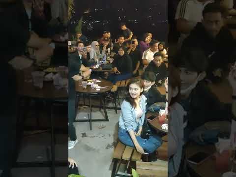 Siapa yang sudah coba menu viral di Angkringan Teh Ita? Rasanya bikin ketagihan! 😋✨