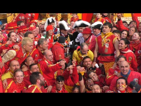 Mugnaia e Generale con i Diavoli aranceri - Carnevale Ivrea 2024