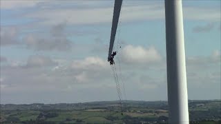 preview picture of video 'Most dangerous job in the world? Windmill repair man'