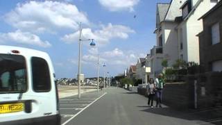 preview picture of video 'Driving Along Rue Amiral Charner, Rue des Vagues & Promenade de la Digue, Pléneuf-Val-André'