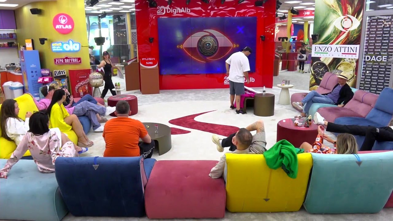 “Pjeshka” dhe “Çokollata”, banorët ndahen në grupe për të gjetur kekët