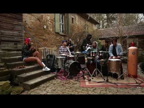 LARY X RUFFCATS - System (live im Hinterhof)