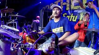 Download lagu luar biasa Atraksi kaki cak met saat main gendhang  'juragan empang' mp3