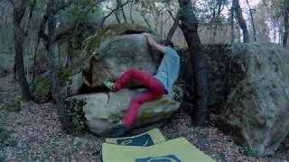 Video thumbnail de Doble pedra, 6a+. Savassona