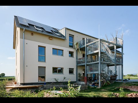 Wohnen neu denken – mit Stroh, Lehm & Gemeinschaft