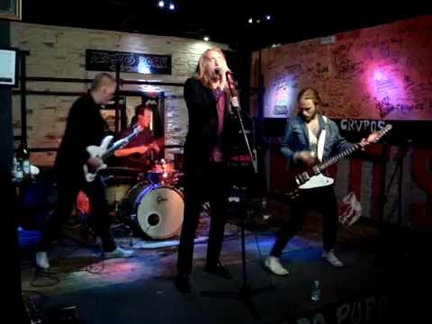 VELVET INSANE - On the road