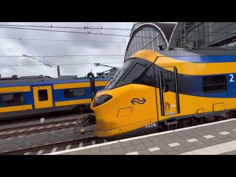 Treinen op station Amsterdam Centraal