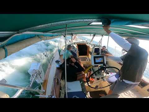 Island Packet 44 Alisone´ close reaching outside Rockland, ME