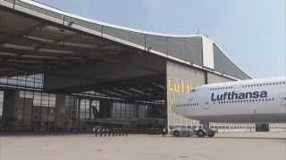 Lufthansa 747 Roll-in-event.