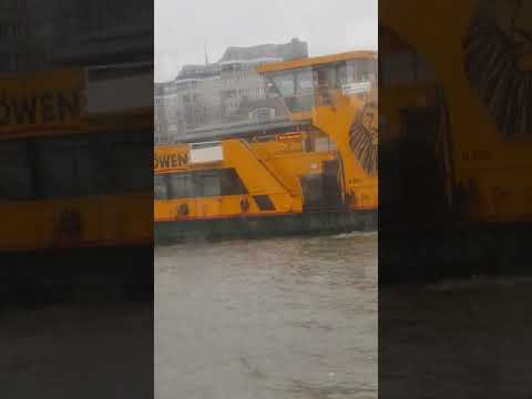 mitfahrt linie 62 (richtung finkenwerder) von landungsbrücken bis altona fischmarkt (hamburg)