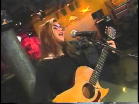 Lisa Loeb performing "How" on "A Musique Plus" in 1996