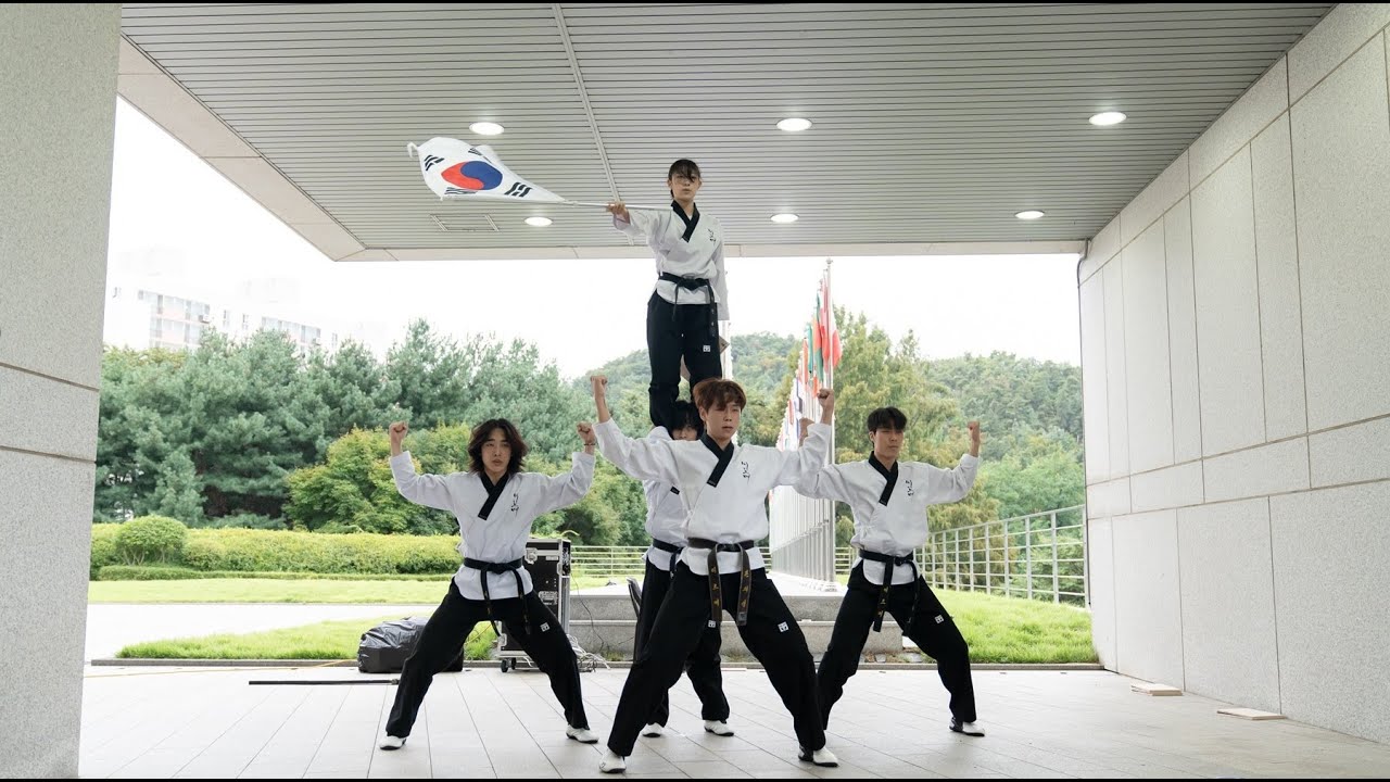 Taekwondo class with Goodwill Ambassadors Hyerim, Siwoo and Mincheol