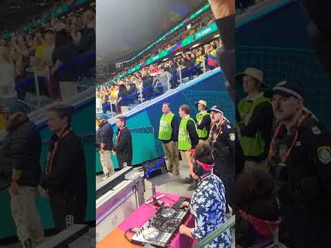 Reaccion de Australianos al escuchar Colombianos cantar el himno nacional. fifawwc 2023.