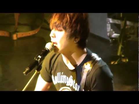 120922 CNBlue In London Concert - Still In Love Close Up Fancam