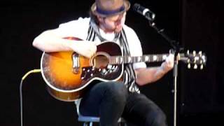 Michael Johns sings &quot;To Love Somebody&quot; at the Fresh 102.7 Concert