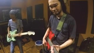 Dede SP, Dirgo Respati, and Zahar Mustilaq jamming at ARU Studio