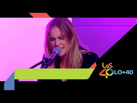Brisa Fenoy toca Ella en directo en LO+40 Premium
