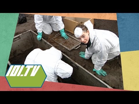 Je Zal Er Maar Werken - Emma graaft lijken op