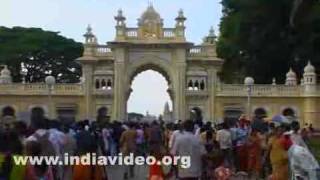 Visitors around the Mysore palace 