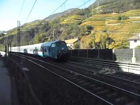 18.10.2017. TRENO REGIONALE VELOCE 2260 IN TRANSITO A CARDANO (BZ).