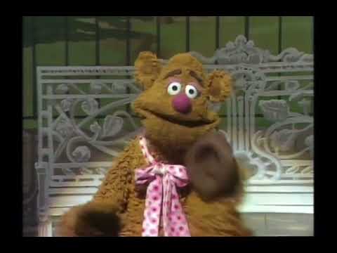 The Muppet Show - 103: Joel Grey - Fozzie’s Comedy Act (1976)