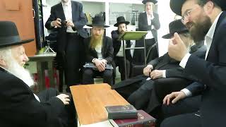 💥לקנות מגוי זכות הצלת יהודי? צפו בשיחה מרתקת של המנהיג מרן רבי דוב לנדו עם משגיח סלבודקא הרב יונגר