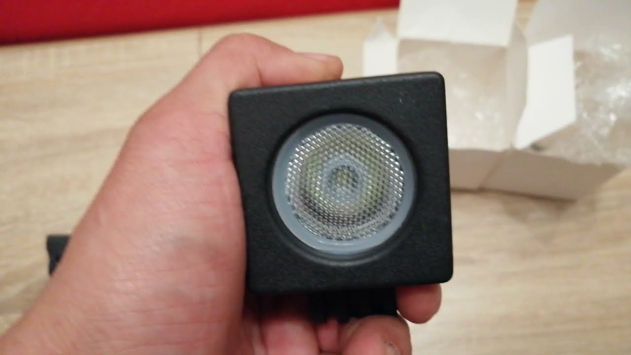 Światło dodatkowe Led do motocykla, 10 Watt i  800 lumenów, stary kontra nowy - porównanie.