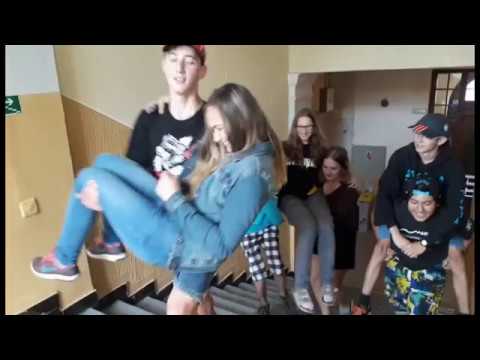 Jak jsme se dostali do devítky? Po schodech... 9.A 2018