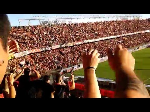 "Tu hinchada que siempre da todo sin esperar nada" Barra: Los de Siempre &bull; Club: Colón