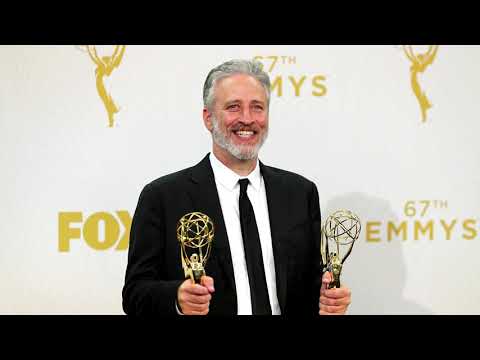 喜劇演員喬恩-斯圖爾特將主持Apple TV+系列節目。 (Comedian Jon Stewart to host Apple TV+ series)