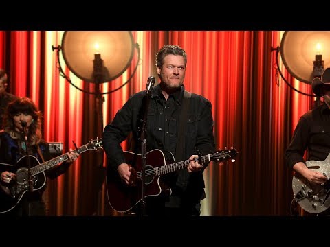 Blake Shelton Performs 'Turnin' Me On'