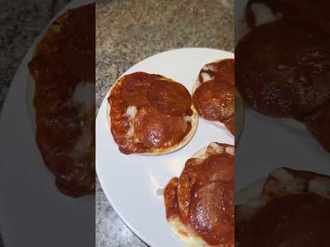 Lunchables hack you were never taught as a kid #foodreview #foodie #foodlover #fastfood