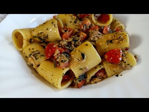 Rigatoni al sugo di Tonno e Pesto piatto veloce dai sapori estivi