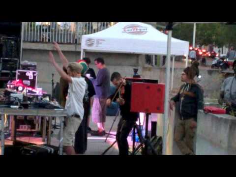 Dennis Capra ft. Dub String playing live "Violin of Peace" at PobleNou Goes Reggae 2017