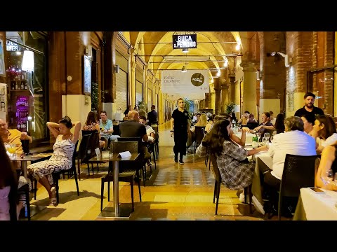 NIGHT WALK IN BOLOGNA. Italy - 4k Walking Tour around the City - Travel Guide. trends, moda #Italy