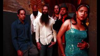 Dengue Fever-I´m Sixteen.wmv