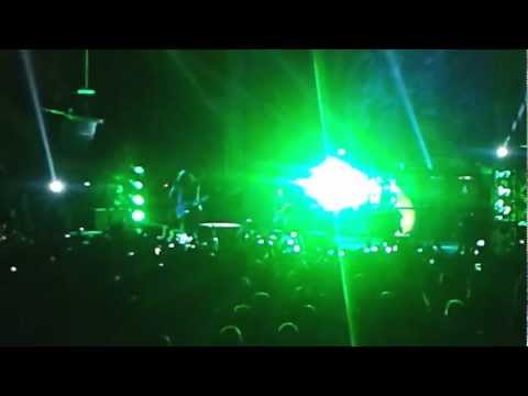 Slash with Alice Cooper - "School's Out" Live in Dubai