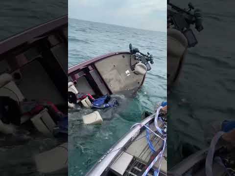 Bass Boat Sinks on Lake St. Clair 😳🌊