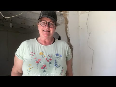 13. Renovating a 200 year old cortijo in Almeria and a Greek spring flower tradition.