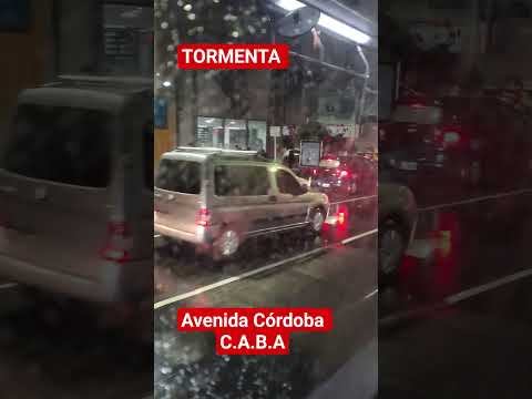 AVENIDA CÓRDOBA PORTEÑA CIUDAD MUSICA LA LLUVIA CAE SOBRE MONTEVIDEO LOS TRAIDORES