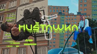Kadr z teledysku huśtawka tekst piosenki chillwagon