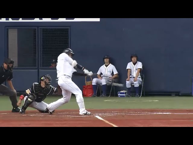【3回裏】3度目の正直 バファローズ・T-岡田がカーブ捉えた!! 2015/10/3 Bs-H