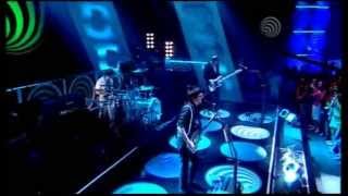 Muse- Invincible- Live At The BBC Studios (Top Of The Pops) 2006