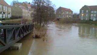 preview picture of video 'Frome flood 13th dec 2008 part 2'