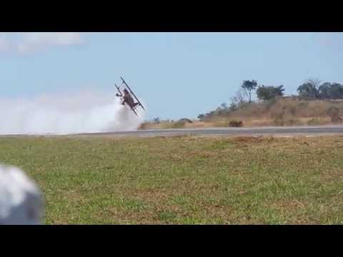 DECOLAGEM DO SKIP STEWART NO AERO ROCK 2015 em SNPA