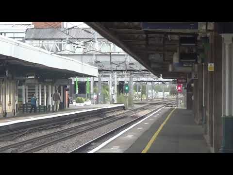 FL 66502 with containers powering through Nuneaton - 12/10/19