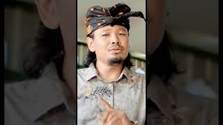 Download lagu ᭚ᬳᬭᬶᬓᭂᬜ᭄ᬘᬦ᭟ (Ary Kencana) #ari #ary  #kencana #arykencana #penyanyi #singer #musician #bali #music mp3