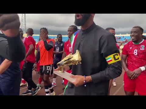 MALABO-10-06-2024-EMILIO PRESENTA SU BOTA DE ORO A LA AFICION